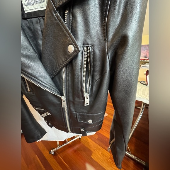 Levi’s Black Vegan Leather Moto Jacket XS Biker Motorcycle Zip Faux Leather - Picture 4 of 9
